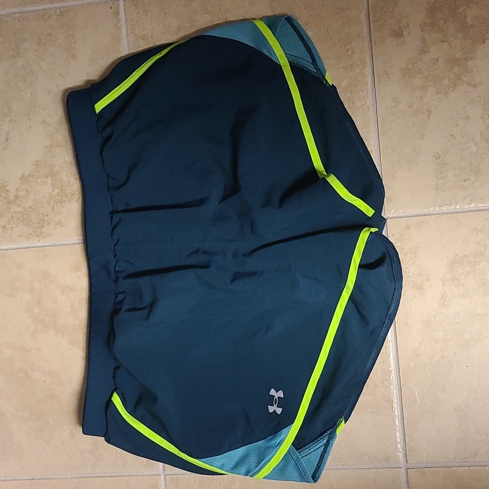NWOT Under Armor shorts size XL